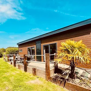Little Eden Country Park, With Private Hot Tubs Holiday home